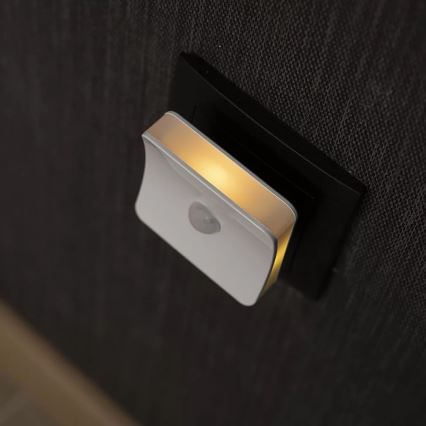 Osram - Lumină de veghe LED RGB cu senzor pentru priză LUNETTA LED/0,3W/230V