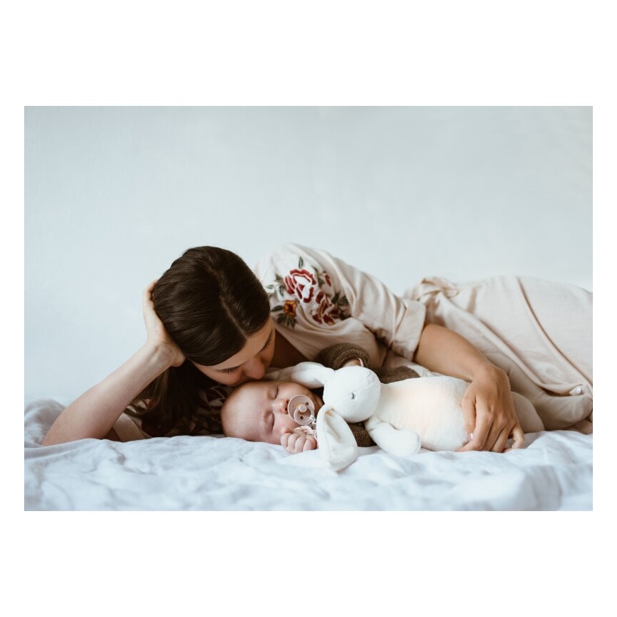 Pluș de îmbrățișat cu sunete și lumină Moonie iepuraș 2.0 organic rose