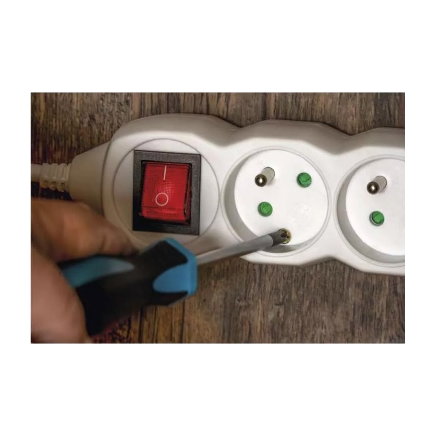 Prelungitor cu întrerupător 3Z 3m alb