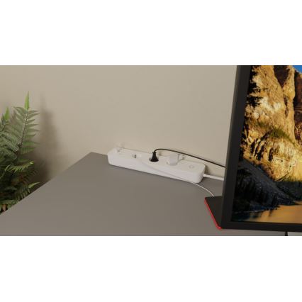 Prelungitor inteligent cu întrerupător TESLA Smart 1,8 m 3Z + 4xUSB Wi-Fi Tuya