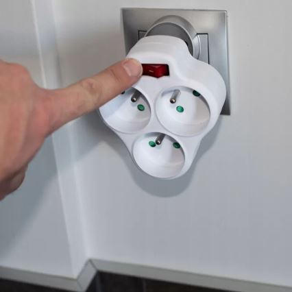 Priză multiplă cu întrerupător, 3 prize