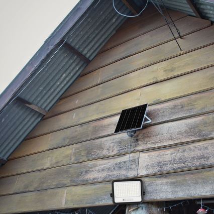 Proiector solar LED reglabil 200W/3,2V 2000-8000K IP65 10000 mAh negru + telecomandă