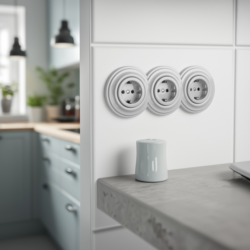 Reblig - Priză triplă retro pentru locuință, cu ramă, SCHUKO 230V, ceramică albă