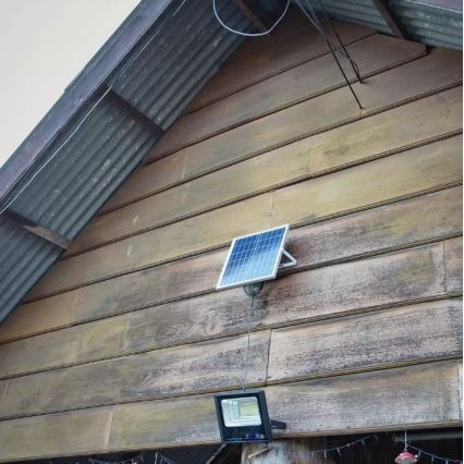 Proiector solar LED reglabil LED/12W/3,2V 6000K IP65 5000 mAh + telecomandă