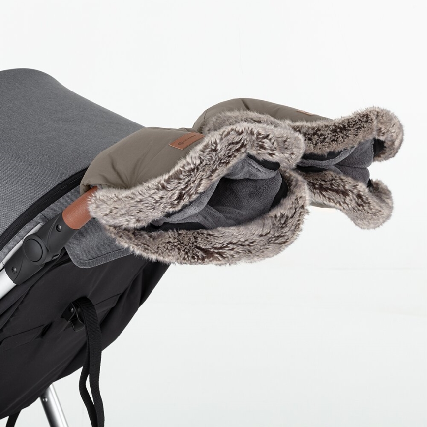 SET sac pentru cărucior 4 în 1 PETITE&MARS ARCTIC + mănuși pentru cărucior FURRY Mocha Mousse