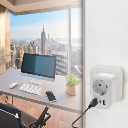 Adaptor de călătorie pentru prizele din SUA, 230 V, 2x USB-A + 1x USB-C