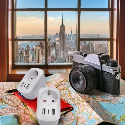 Adaptor de călătorie pentru prizele din SUA, 230 V, 2x USB-A + 1x USB-C