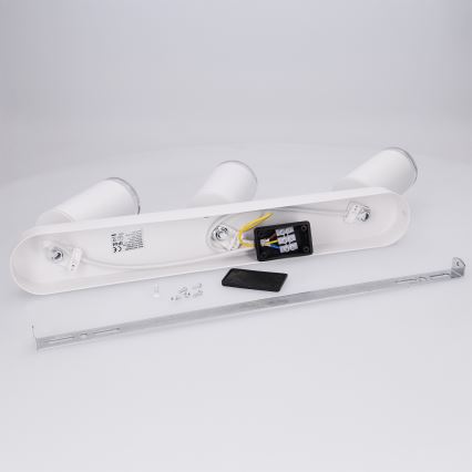 Spot pentru baie BRILAGI SELE 3xGU10/30W/230V IP44 alb