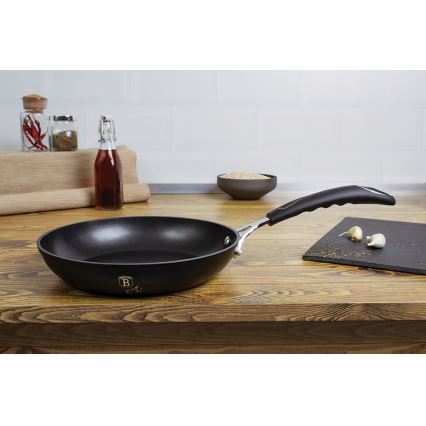 Tigaie cu suprafață din titan 24 cm neagră BerlingerHaus