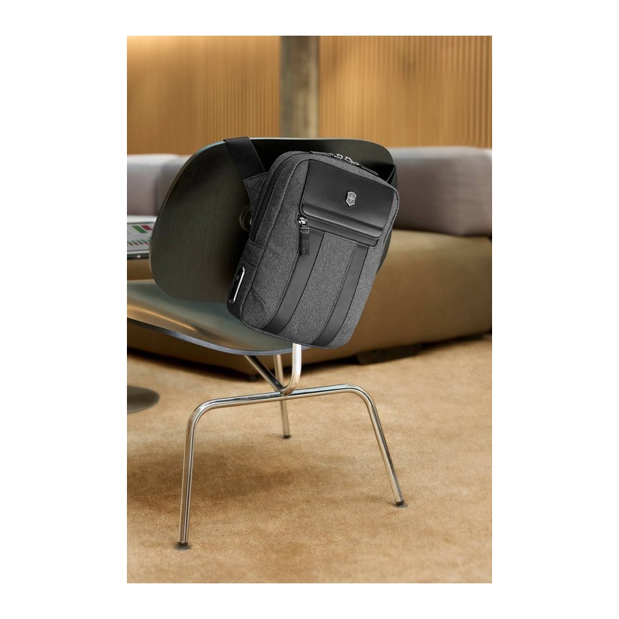 Victorinox - Geantă de umăr Architecture Urban2 6 l gri
